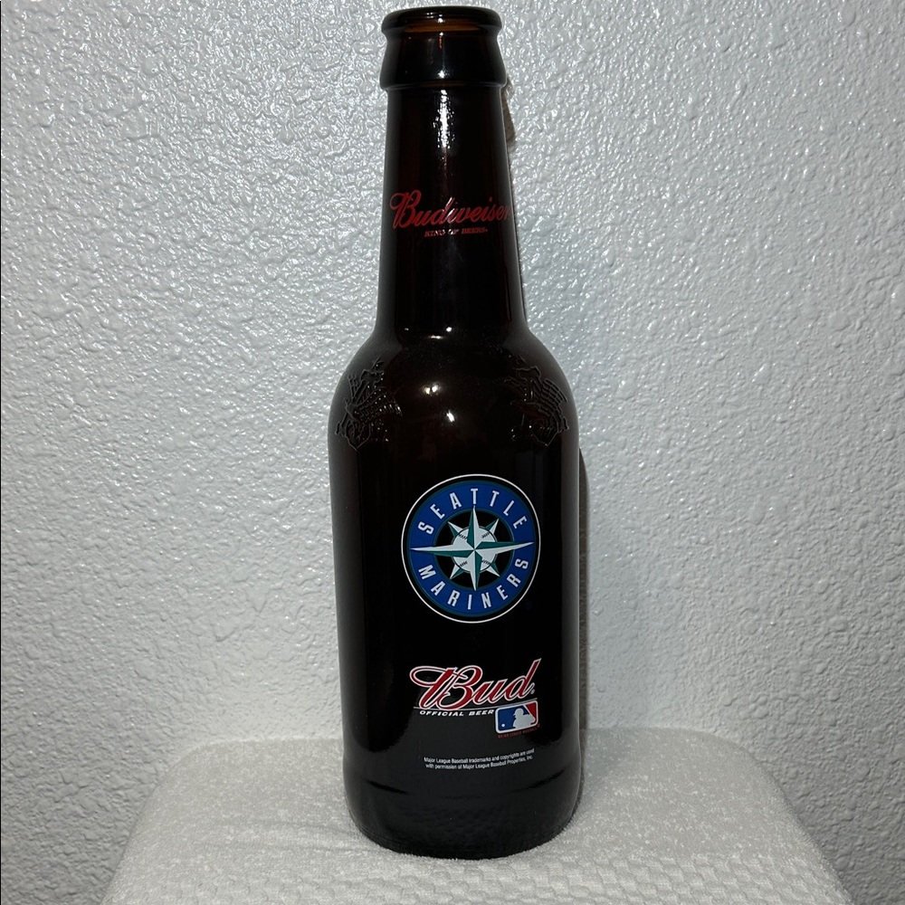 Budweiser Seattle Mariners King Pitcher 14.5” Glass Beer Bottle 64 oz no cap
